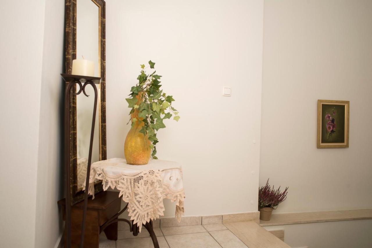 Maisonette With Garden In The Heart Of The Historical Kalamata Center ภายนอก รูปภาพ