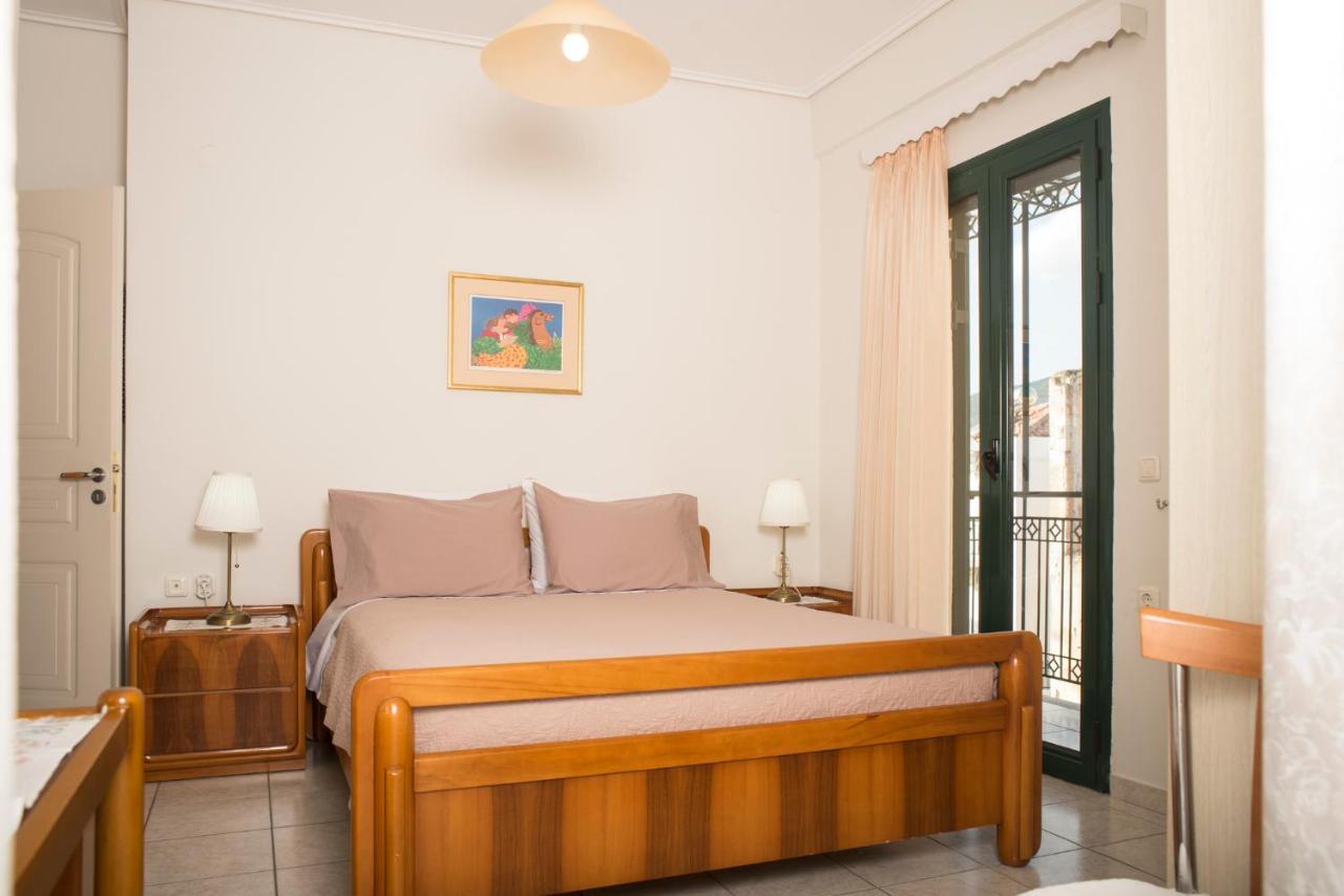 Maisonette With Garden In The Heart Of The Historical Kalamata Center ภายนอก รูปภาพ