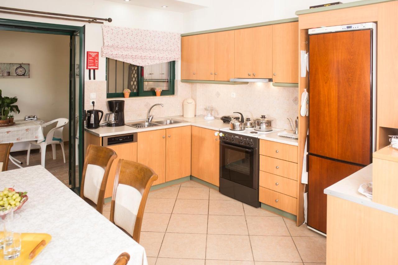 Maisonette With Garden In The Heart Of The Historical Kalamata Center ภายนอก รูปภาพ