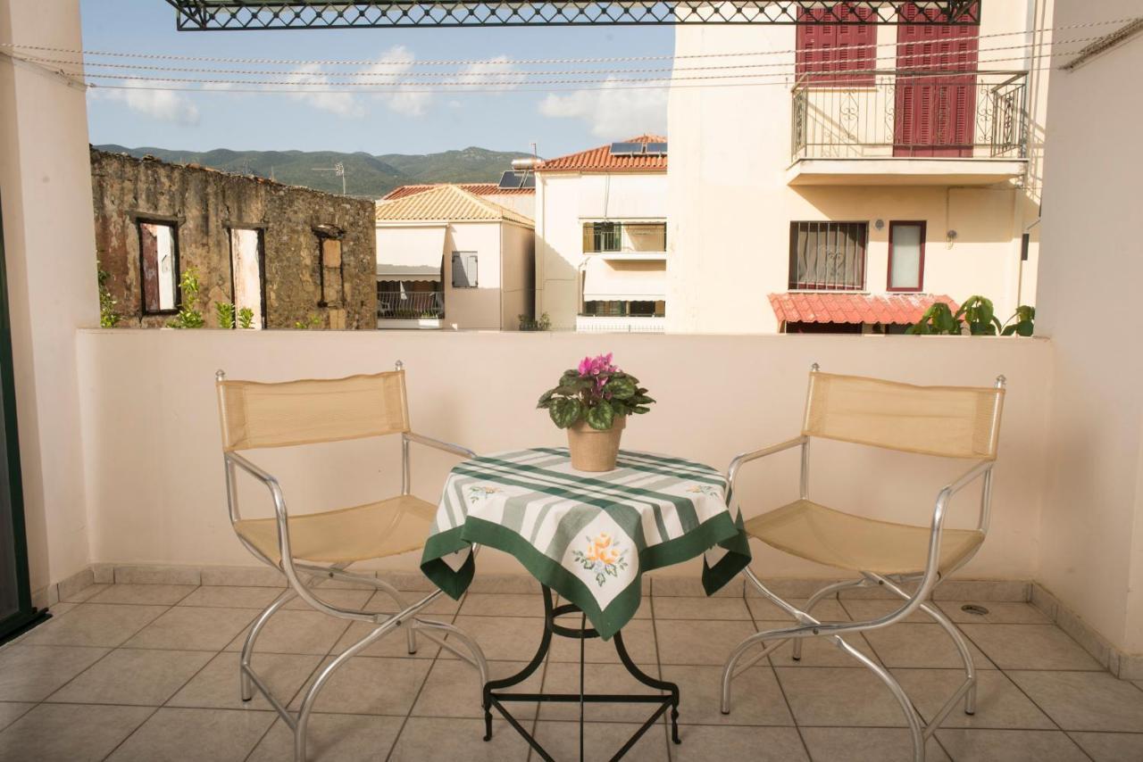 Maisonette With Garden In The Heart Of The Historical Kalamata Center ภายนอก รูปภาพ