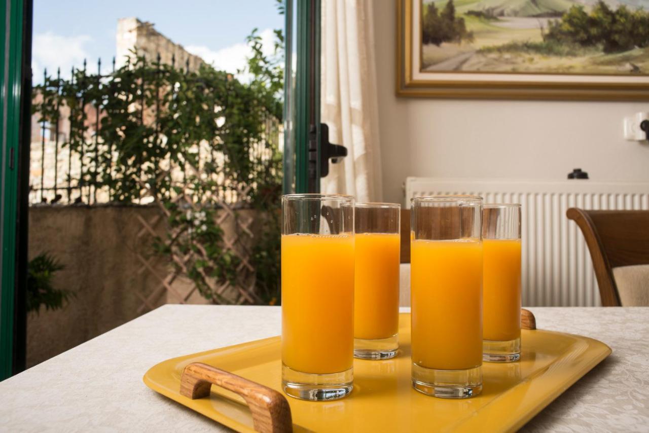 Maisonette With Garden In The Heart Of The Historical Kalamata Center ภายนอก รูปภาพ