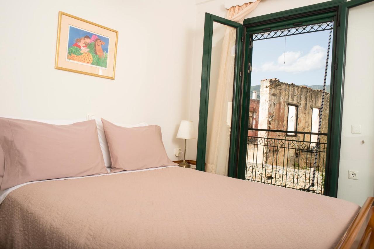 Maisonette With Garden In The Heart Of The Historical Kalamata Center ภายนอก รูปภาพ