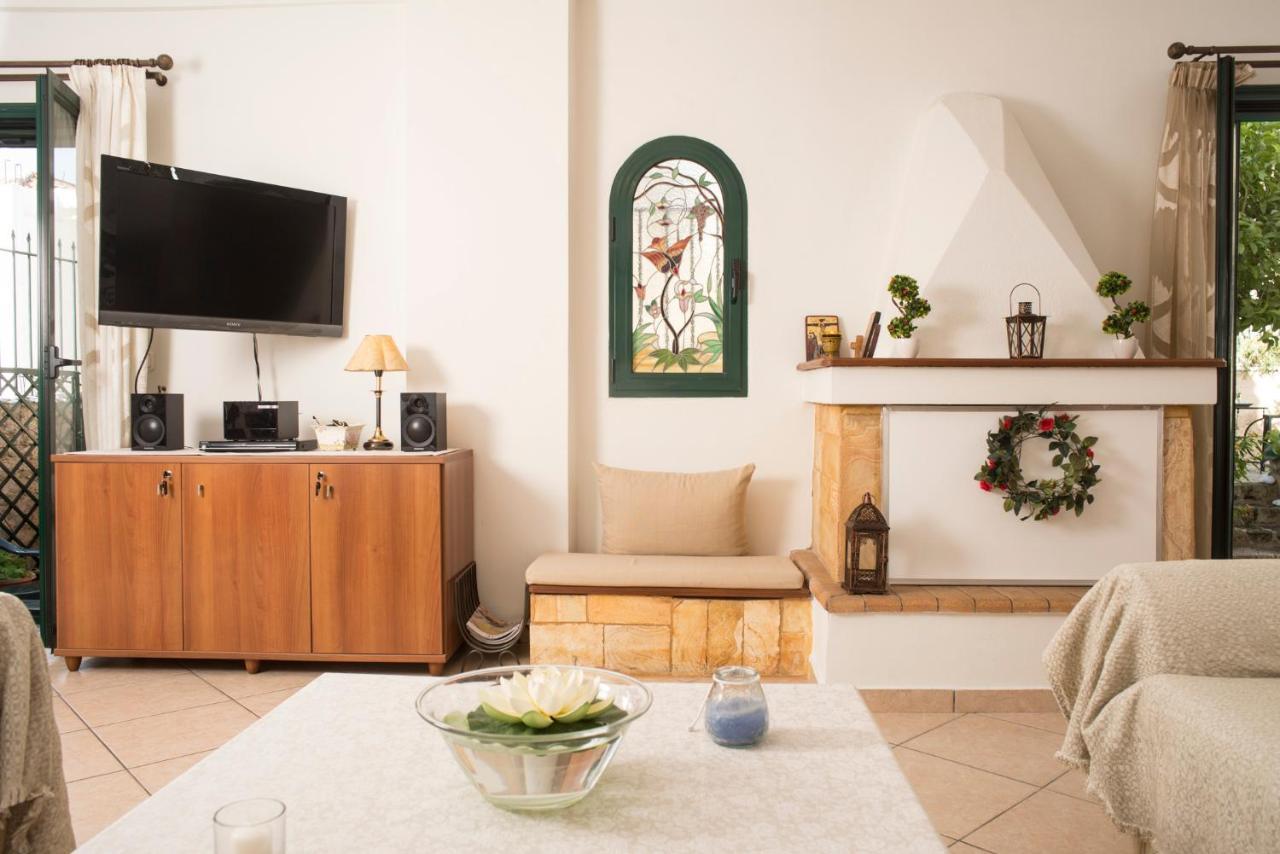Maisonette With Garden In The Heart Of The Historical Kalamata Center ภายนอก รูปภาพ