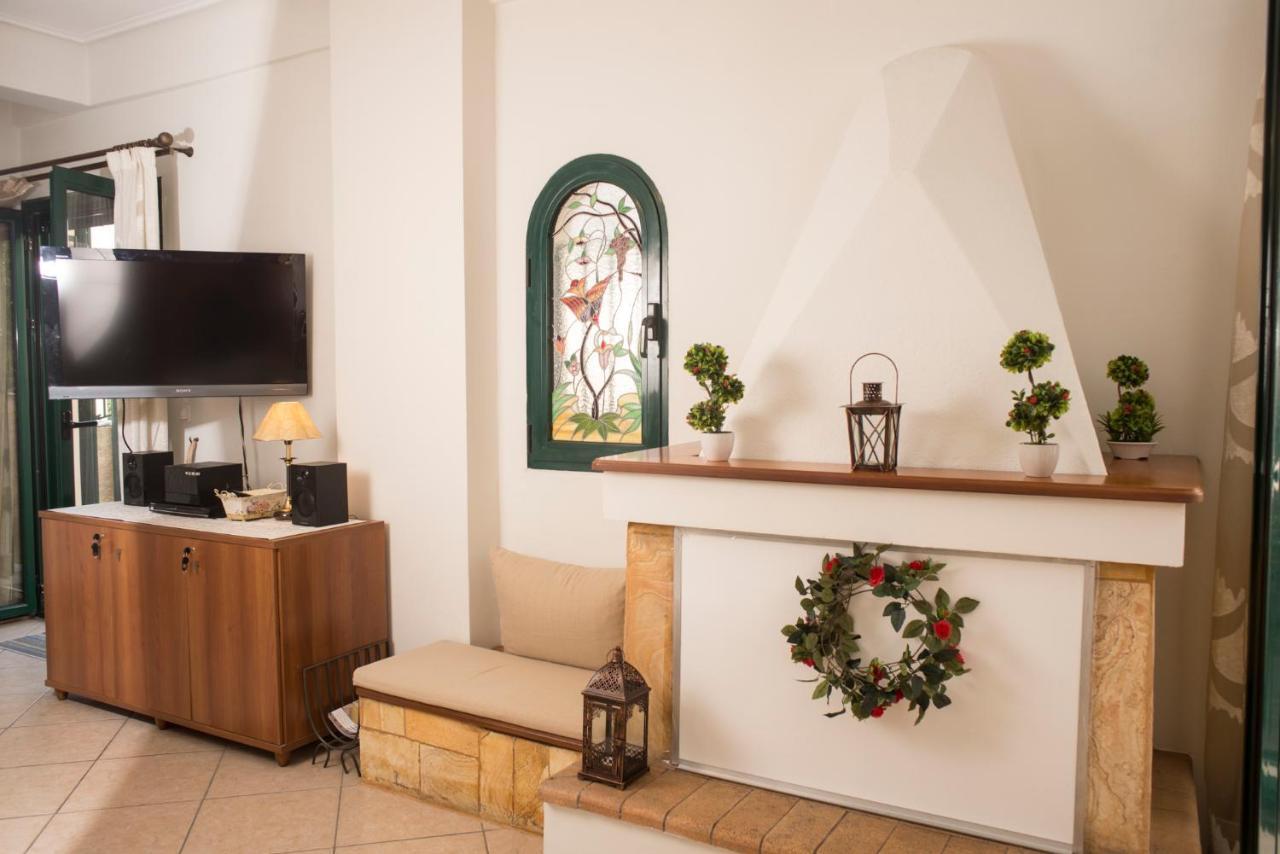 Maisonette With Garden In The Heart Of The Historical Kalamata Center ภายนอก รูปภาพ