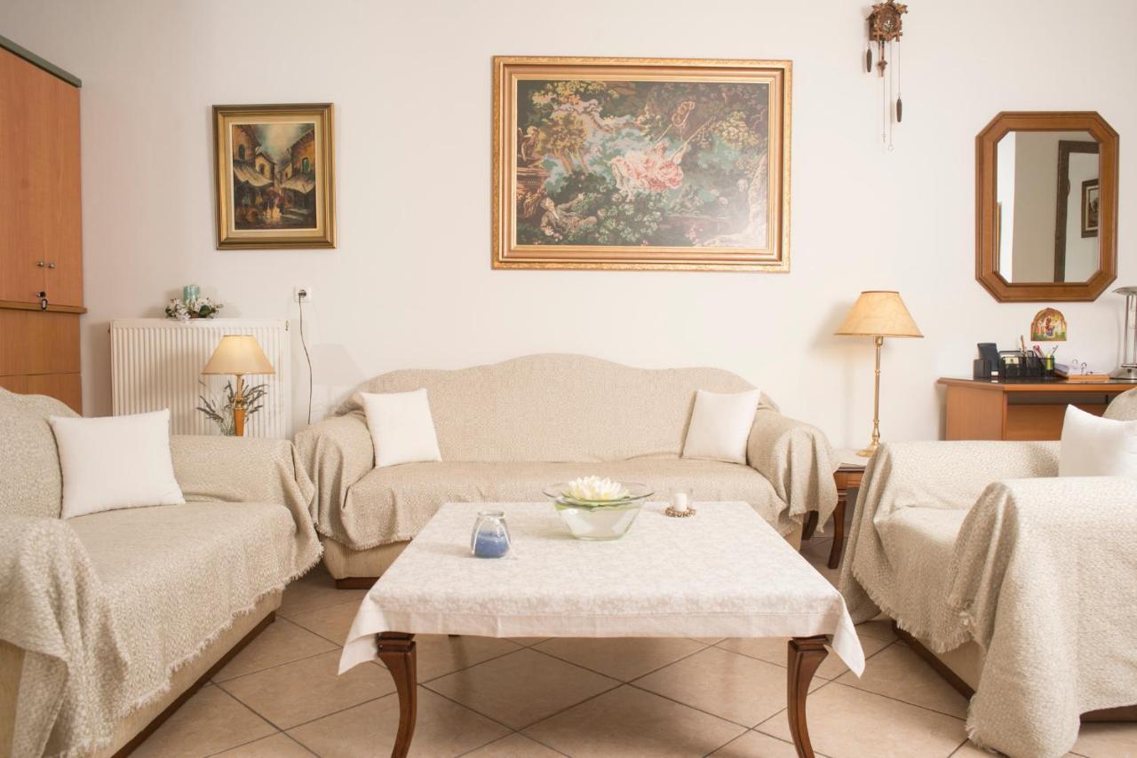 Maisonette With Garden In The Heart Of The Historical Kalamata Center ภายนอก รูปภาพ