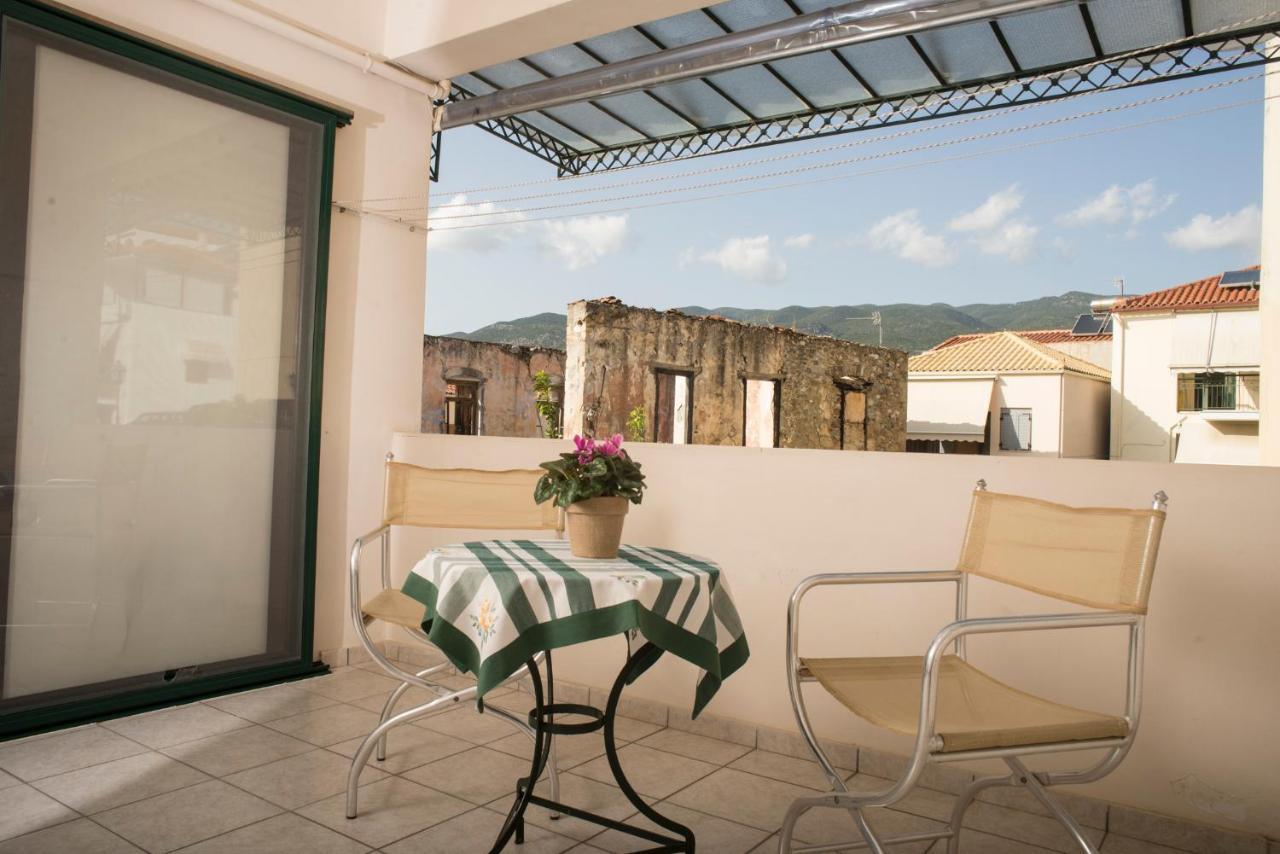 Maisonette With Garden In The Heart Of The Historical Kalamata Center ภายนอก รูปภาพ